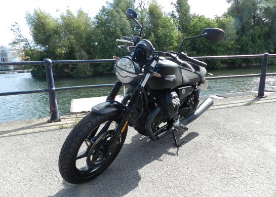 Moto Guzzi V7 Stone