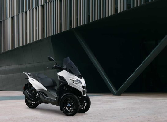 Piaggio MP3 310 Wall Image 1920X1280 4